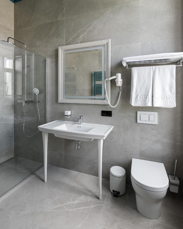 צ'יסינאו Richmond Hotel מראה חיצוני תמונה